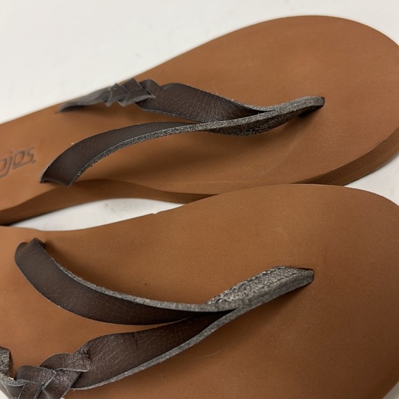 Flojos Flip Flops Size 8 - Picture 3 of 4